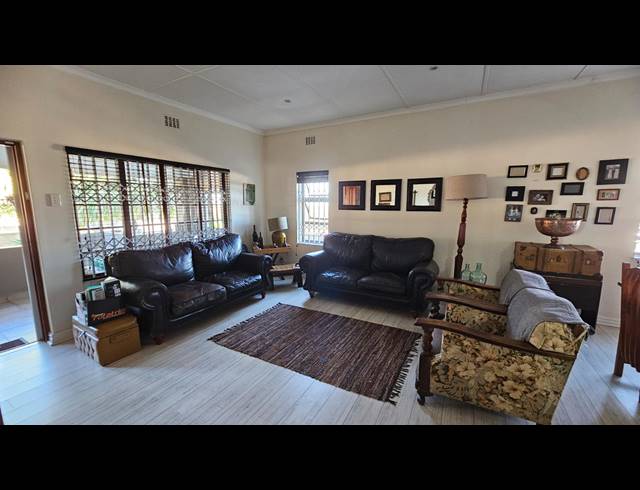 4 BEDROOM HOUSE FOR SALE IN FAIRVIEW